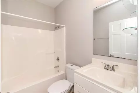 Bath - 5913 Antoine Rd, Mobile, AL 36693 photo 4 of 4