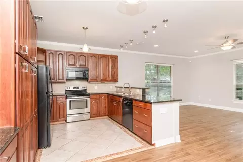Kitchen - 5913 Antoine Rd, Mobile, AL 36693 photo 4 of 5