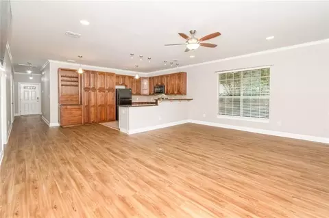 Living - 5913 Antoine Rd, Mobile, AL 36693 photo 1 of 8