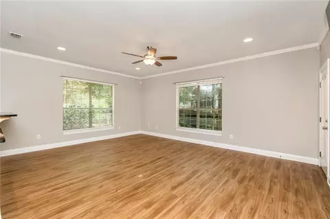 Living - 5913 Antoine Rd, Mobile, AL 36693 photo 6 of 8