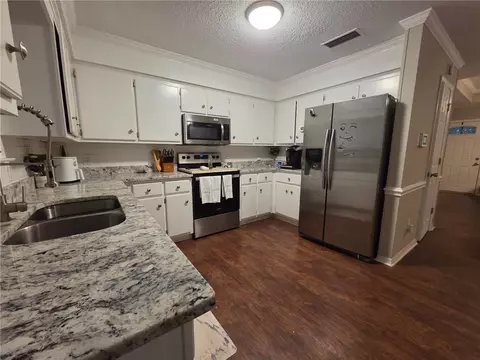 Kitchen - 2910 Barlett Dr, Mobile, AL 36608 photo 2 of 3