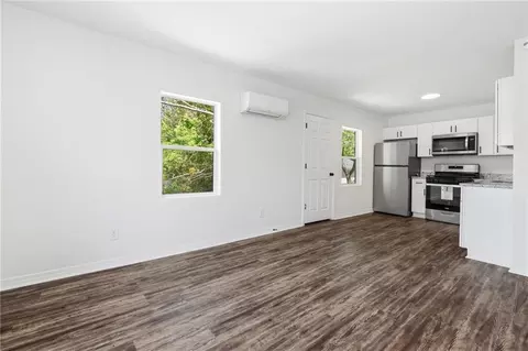 Living - 377 Tuttle Ave, Mobile, AL 36604 photo 1 of 1