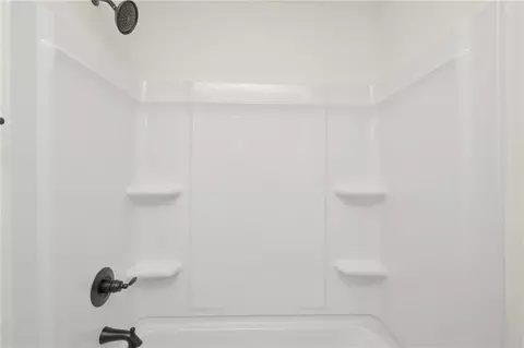 Bath - 377 Tuttle Ave, Mobile, AL 36604 photo 4 of 4