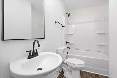 Bath - 377 Tuttle Ave, Mobile, AL 36604 photo 3 of 4