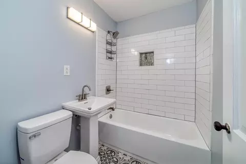 Bath - 155 Pinehill Dr, Mobile, AL 36606 photo 2 of 2