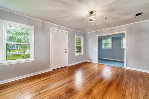Living - 155 Pinehill Dr, Mobile, AL 36606 photo 1 of 2