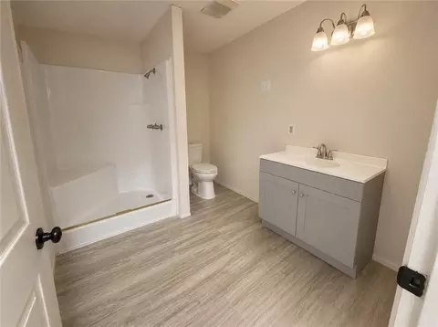Bath - 5912 Theles Dr, Mobile, AL 36693 photo 1 of 3