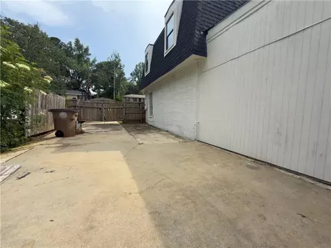 Exterior - 5912 Theles Dr, Mobile, AL 36693 photo 5 of 8