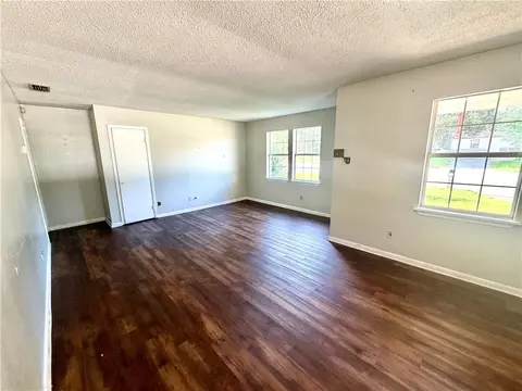 Living - 6955 Three Notch Rd, Mobile, AL 36619 photo 1 of 2
