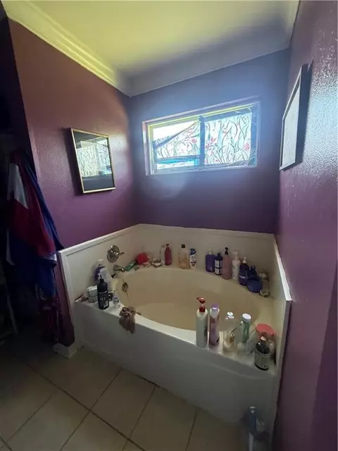 Bath - 3210 Bloomington Dr, Mobile, AL 36695 photo 3 of 6