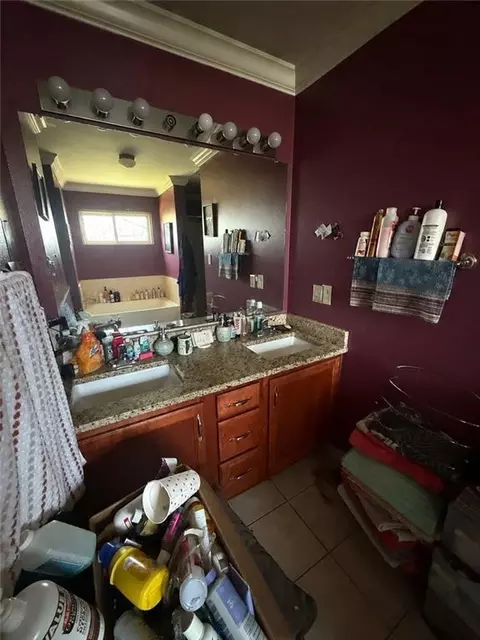 Bath - 3210 Bloomington Dr, Mobile, AL 36695 photo 1 of 6