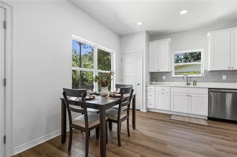 Dining - 914 Stuart Dr W, Mobile, AL 36605 photo 1 of 2