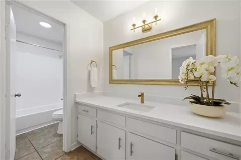 Bath - 2863 Cottage Glenn Dr E, Mobile, AL 36695 photo 1 of 4