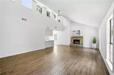 Living - 2863 Cottage Glenn Dr E, Mobile, AL 36695 photo 2 of 6