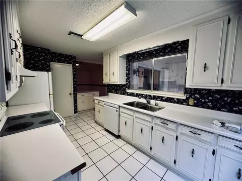 Kitchen - 8 Cobblestone Way W, Mobile, AL 36608 photo 1 of 2