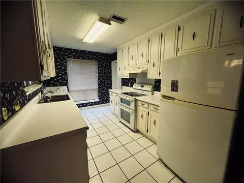 Kitchen - 8 Cobblestone Way W, Mobile, AL 36608 photo 2 of 2
