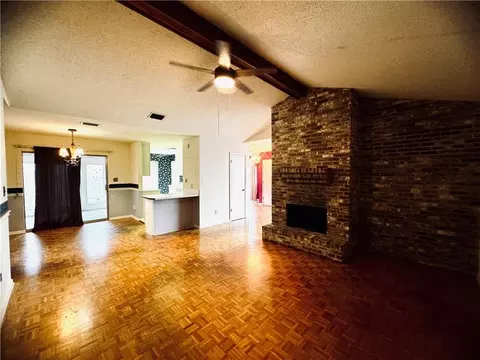 Living - 8 Cobblestone Way W, Mobile, AL 36608 photo 3 of 4