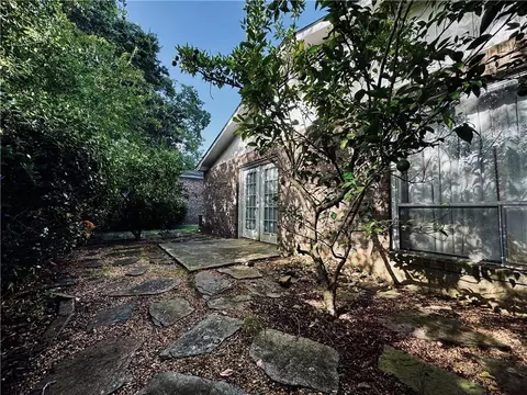 Exterior - 8 Cobblestone Way W, Mobile, AL 36608 photo 7 of 8