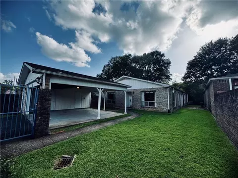 Exterior - 8 Cobblestone Way W, Mobile, AL 36608 photo 3 of 8