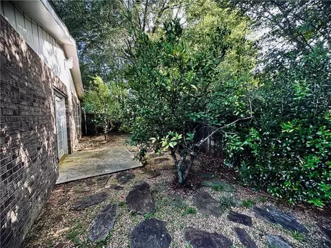 Exterior - 8 Cobblestone Way W, Mobile, AL 36608 photo 6 of 8