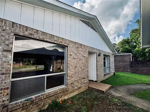 Exterior - 8 Cobblestone Way W, Mobile, AL 36608 photo 4 of 8