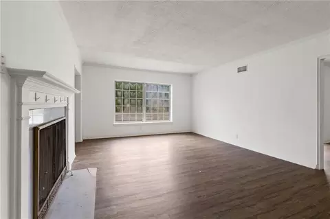 Living - 281 Florida St S, Mobile, AL 36606 photo 2 of 4