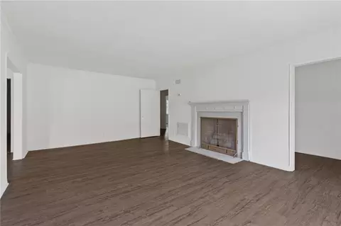 Living - 281 Florida St S, Mobile, AL 36606 photo 3 of 4