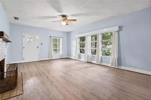 Living - 3 Mcalpine Dr, Mobile, AL 36608 photo 2 of 4
