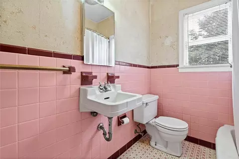 Bath - 3 Mcalpine Dr, Mobile, AL 36608 photo 1 of 3