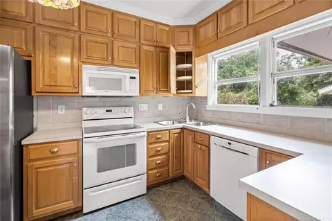 Kitchen - 3 Mcalpine Dr, Mobile, AL 36608 photo 1 of 2