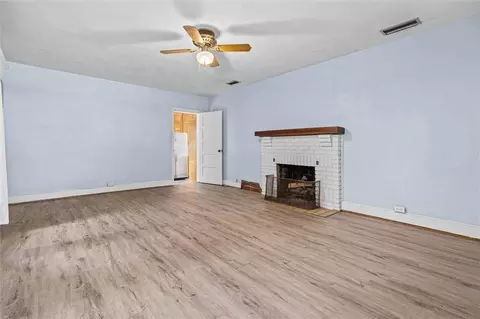 Living - 3 Mcalpine Dr, Mobile, AL 36608 photo 1 of 4