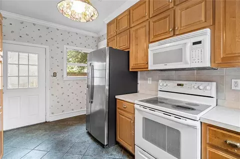 Kitchen - 3 Mcalpine Dr, Mobile, AL 36608 photo 2 of 2