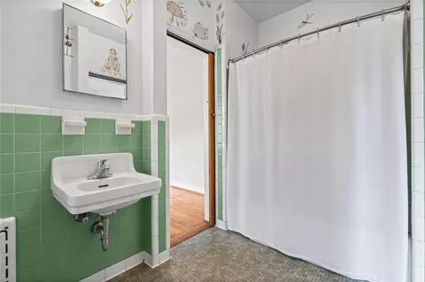 Bath - 3 Mcalpine Dr, Mobile, AL 36608 photo 3 of 3