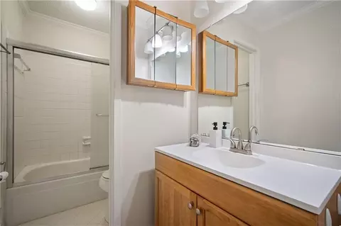 Bath - 4017 Cottage Hill Rd #73, Mobile, AL 36609 photo 1 of 3