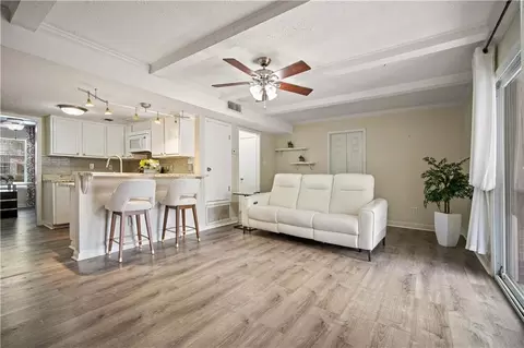 Living - 4017 Cottage Hill Rd #73, Mobile, AL 36609 photo 2 of 3