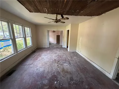 Living - 320 Snyder Dr, Mobile, AL 36610 photo 2 of 2