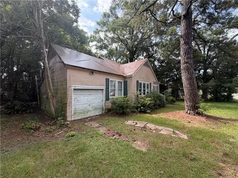 Exterior - 320 Snyder Dr, Mobile, AL 36610 photo 2 of 5