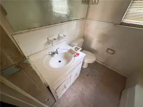Bath - 320 Snyder Dr, Mobile, AL 36610 photo 4 of 4