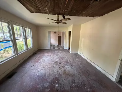 Living - 320 Snyder Dr, Mobile, AL 36610 photo 1 of 2