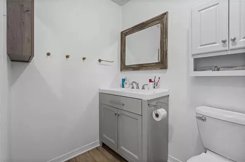 Bath - 5254 Border Dr S, Mobile, AL 36608 photo 2 of 3