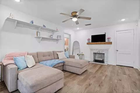 Living - 5254 Border Dr S, Mobile, AL 36608 photo 2 of 2