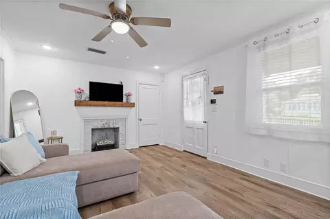 Living - 5254 Border Dr S, Mobile, AL 36608 photo 1 of 2