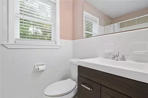 Bath - 902 Memory Ln, Mobile, AL 36608 photo 1 of 2