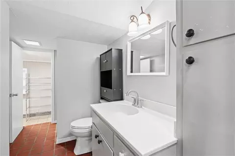 Bath - 173 Hannon Ave, Mobile, AL 36604 photo 2 of 2