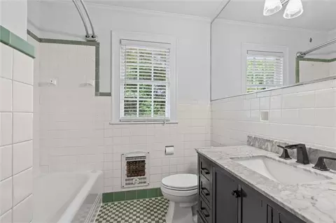 Bath - 173 Hannon Ave, Mobile, AL 36604 photo 1 of 2