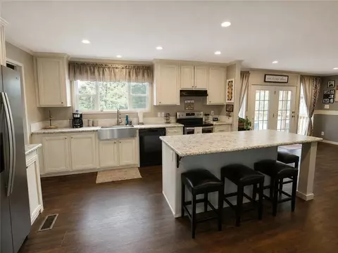 Kitchen - 2346 Repoll Rd, Mobile, AL 36695 photo 2 of 2