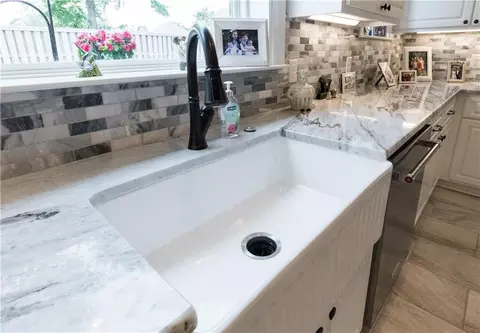 Kitchen - 9140 Wallcross Ct, Mobile, AL 36695 photo 6 of 7