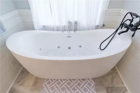 Bath - 9140 Wallcross Ct, Mobile, AL 36695 photo 7 of 7