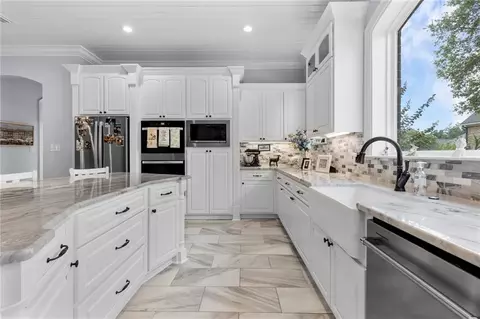 Kitchen - 9140 Wallcross Ct, Mobile, AL 36695 photo 5 of 7