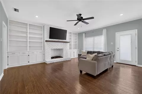Living - 2932 Squire Ln, Mobile, AL 36695 photo 4 of 4
